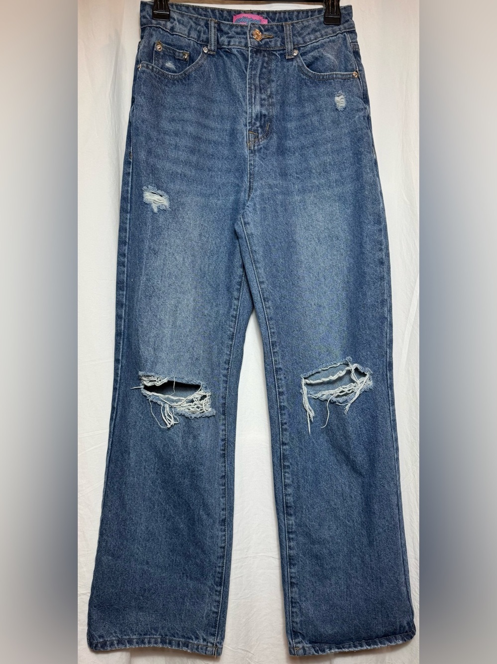 EDIKTED Distressed Straight Leg Jeans